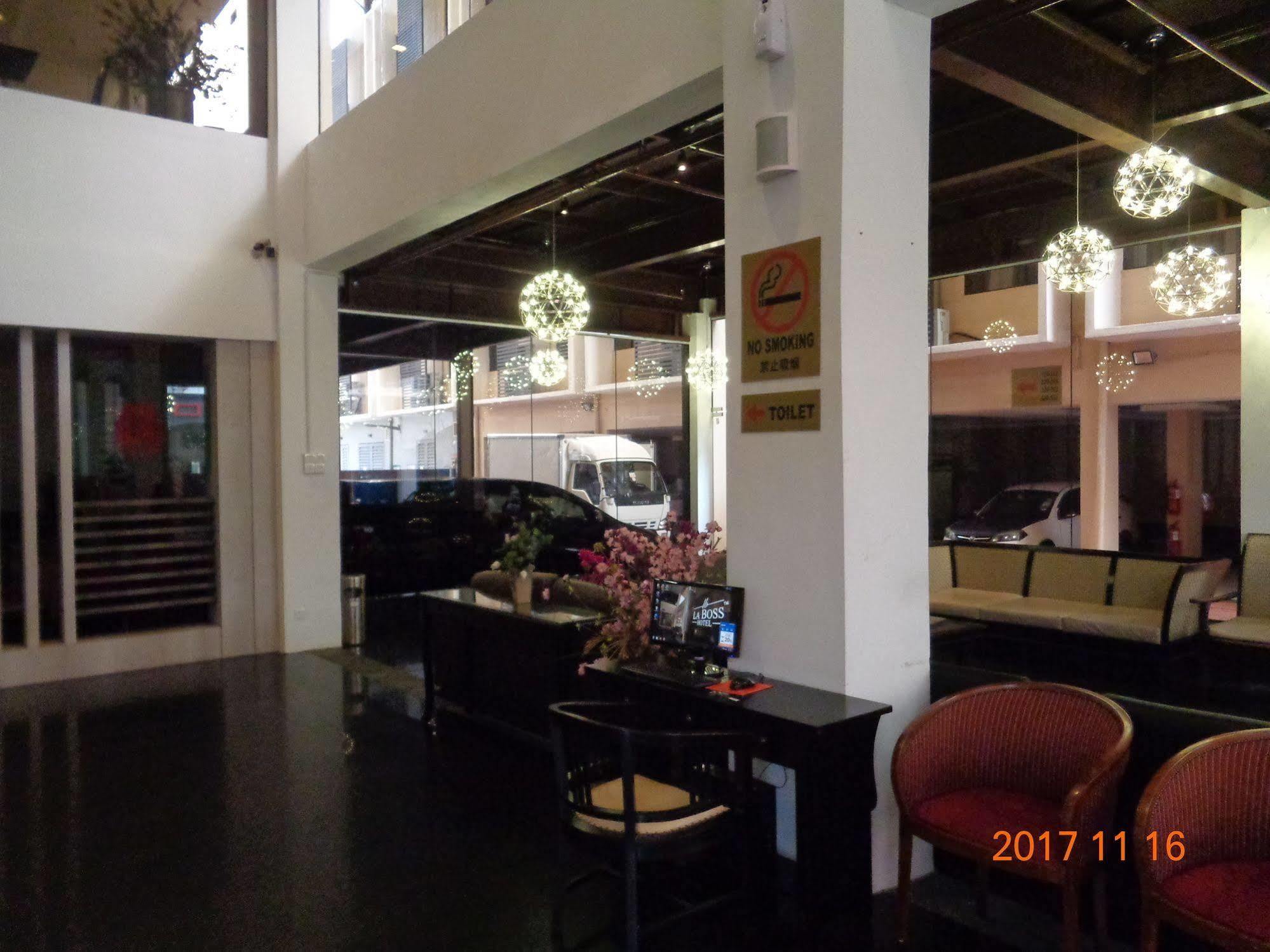 La Boss Hotel Малакка Экстерьер фото